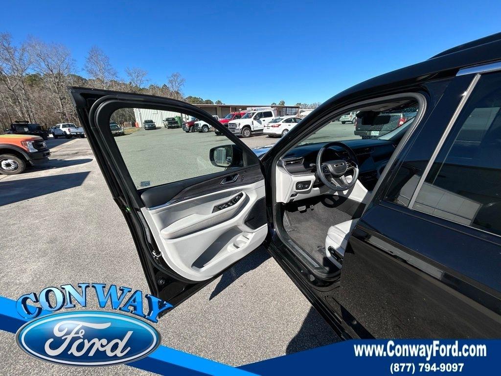 Jeep Grand Cherokee Overland 2WD 2021