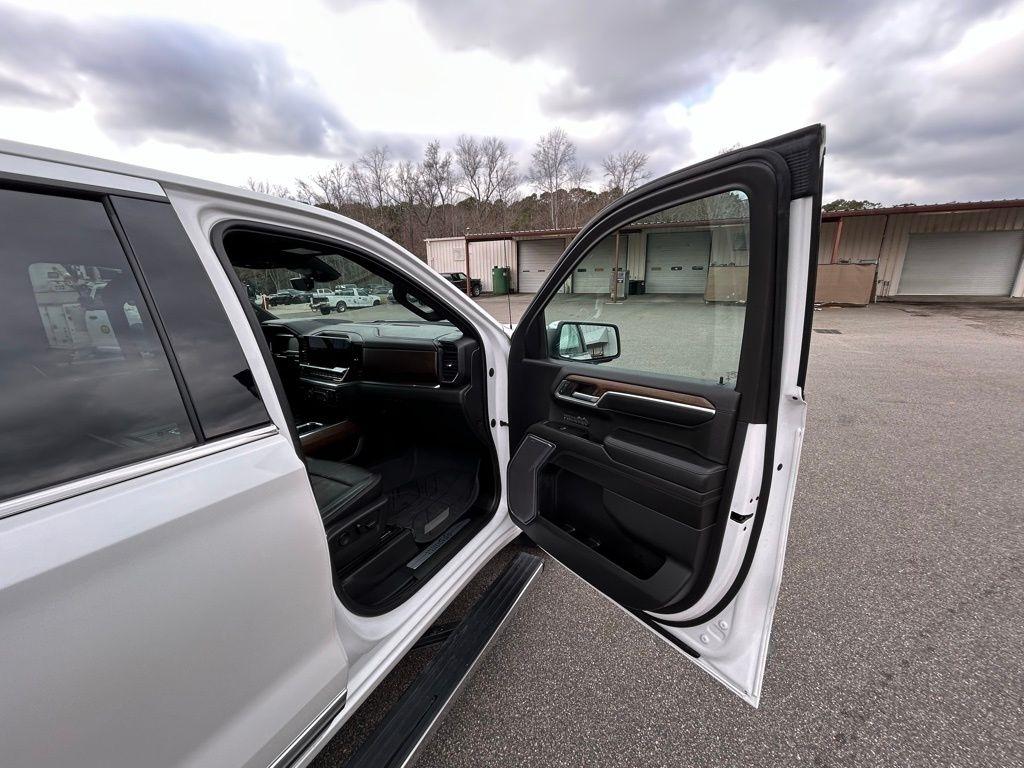 Chevrolet Silverado 1500 High Country Crew Cab 4WD 2022