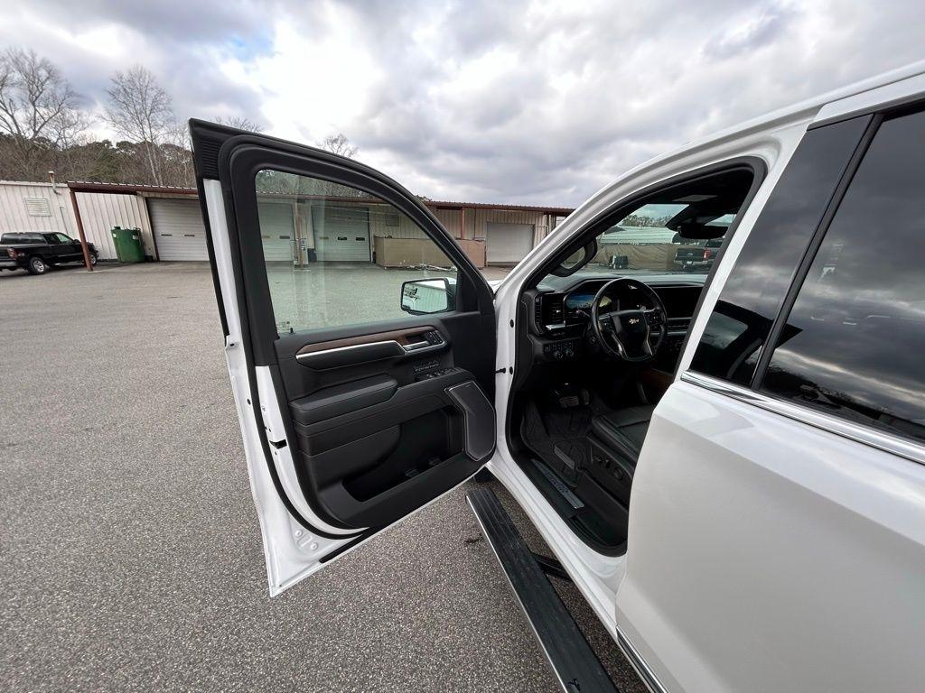 Chevrolet Silverado 1500 High Country Crew Cab 4WD 2022