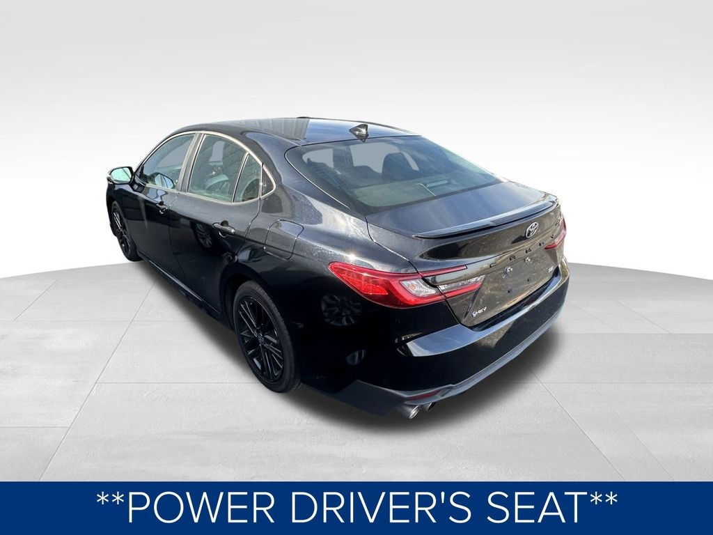 Toyota Camry Hybrid XLE 2025