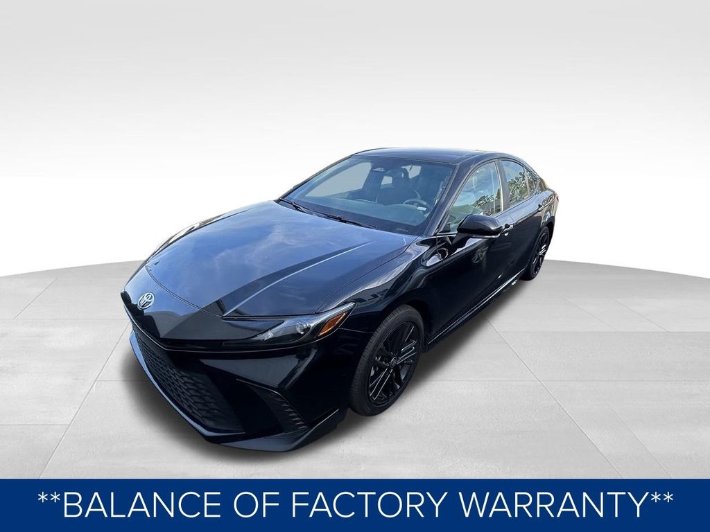 Toyota Camry Hybrid XLE 2025