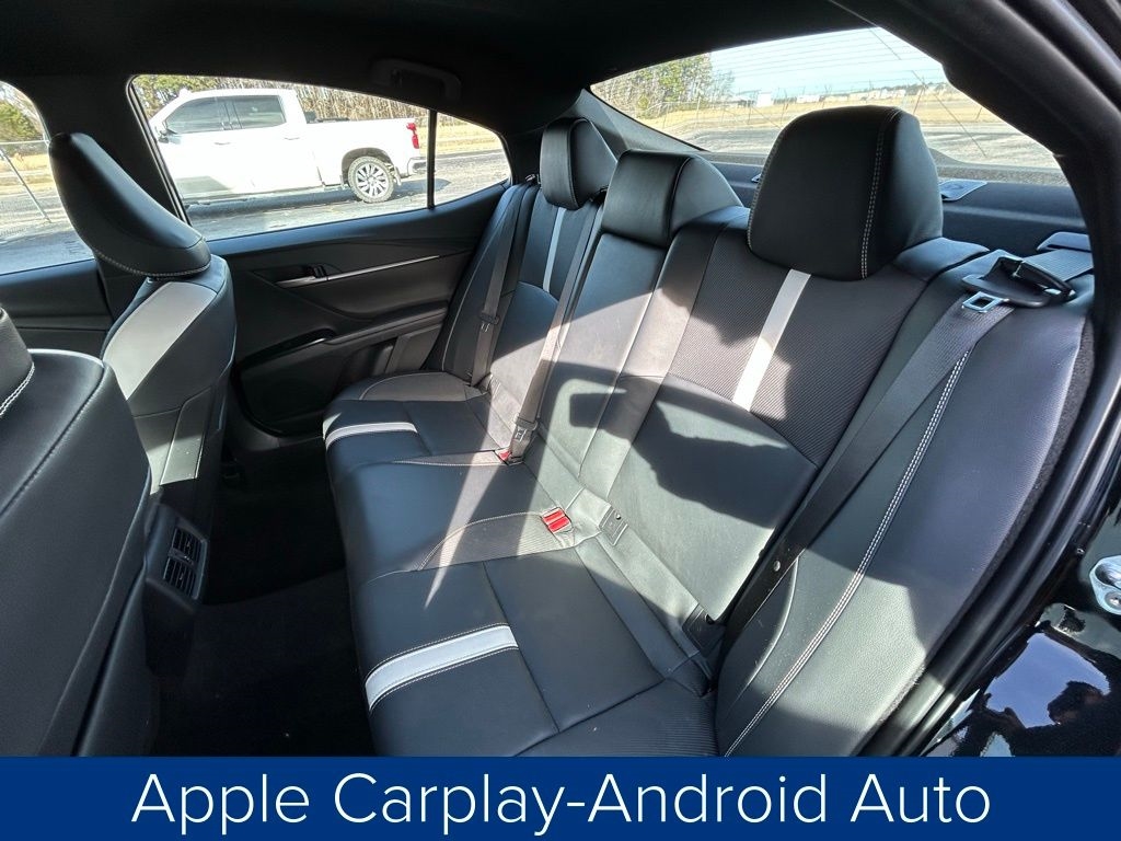 Toyota Camry Hybrid XLE 2025