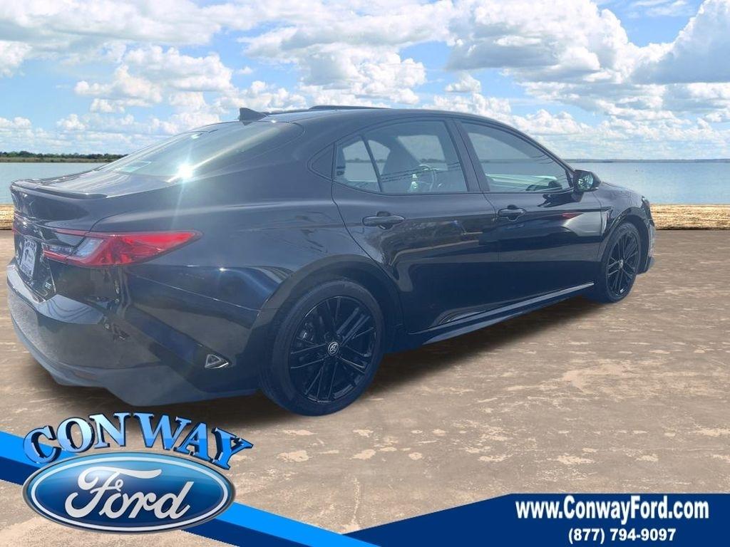 Toyota Camry Hybrid XLE 2025