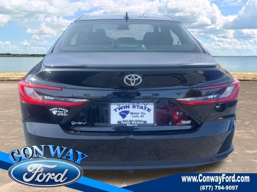 Toyota Camry Hybrid XLE 2025