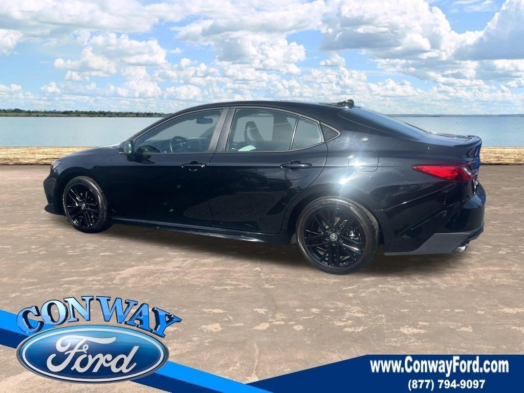 Toyota Camry Hybrid XLE 2025