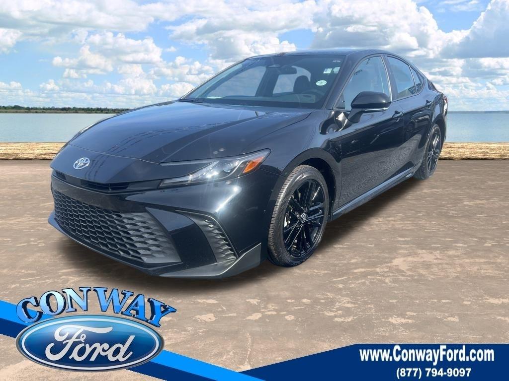 Toyota Camry Hybrid XLE 2025