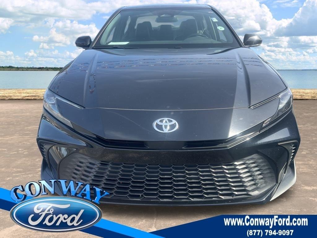 Toyota Camry Hybrid XLE 2025