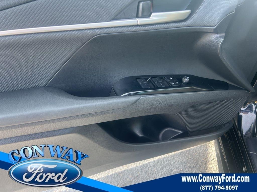 Toyota Camry Hybrid XLE 2025