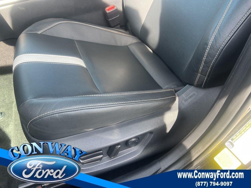 Toyota Camry Hybrid XLE 2025