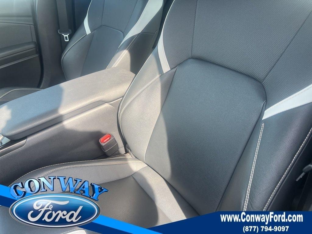 Toyota Camry Hybrid XLE 2025