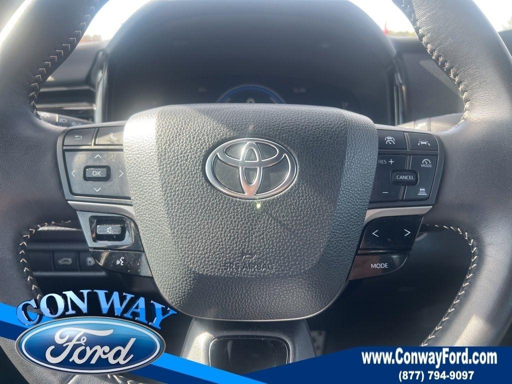 Toyota Camry Hybrid XLE 2025