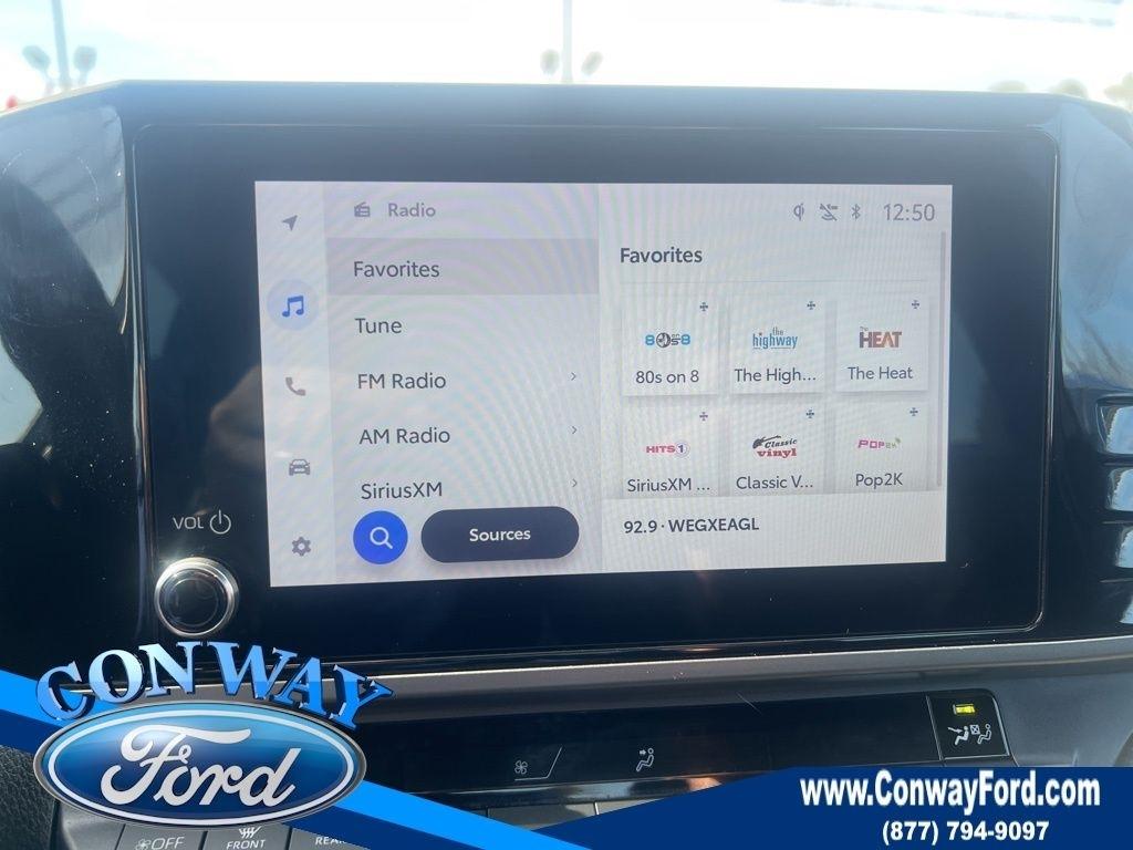 Toyota Camry Hybrid XLE 2025