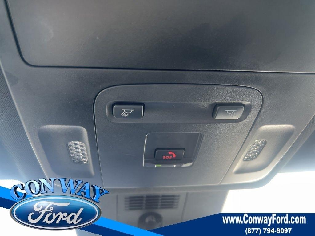 Toyota Camry Hybrid XLE 2025