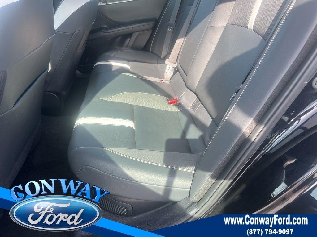 Toyota Camry Hybrid XLE 2025