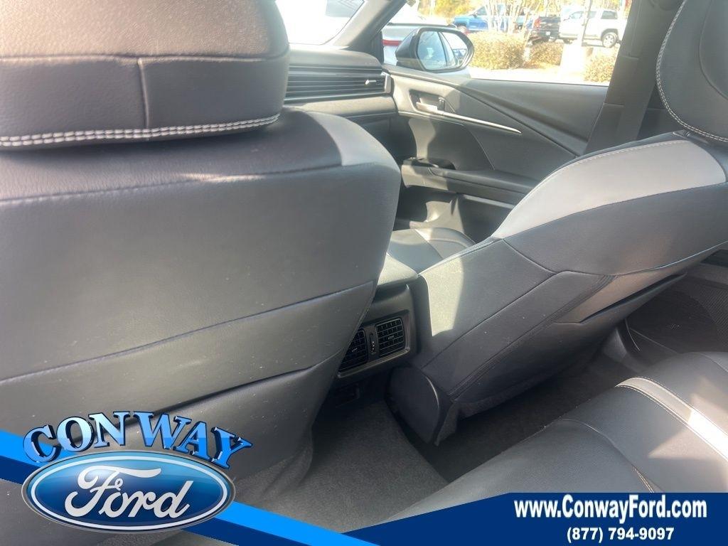 Toyota Camry Hybrid XLE 2025