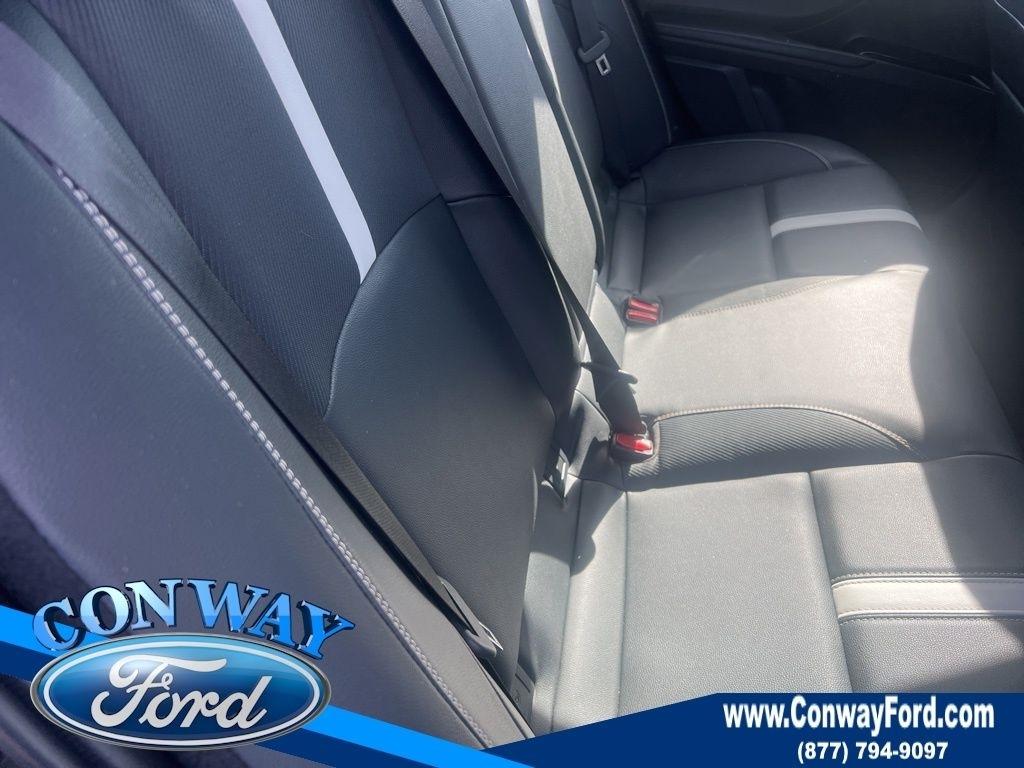 Toyota Camry Hybrid XLE 2025