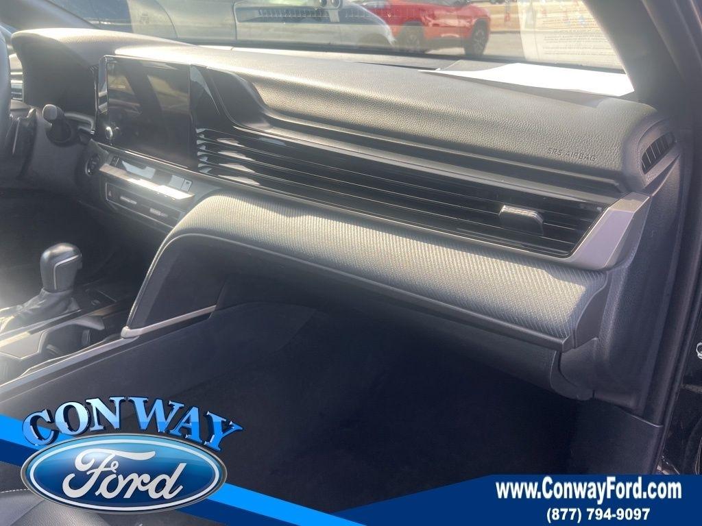 Toyota Camry Hybrid XLE 2025