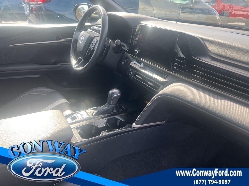 Toyota Camry Hybrid XLE 2025