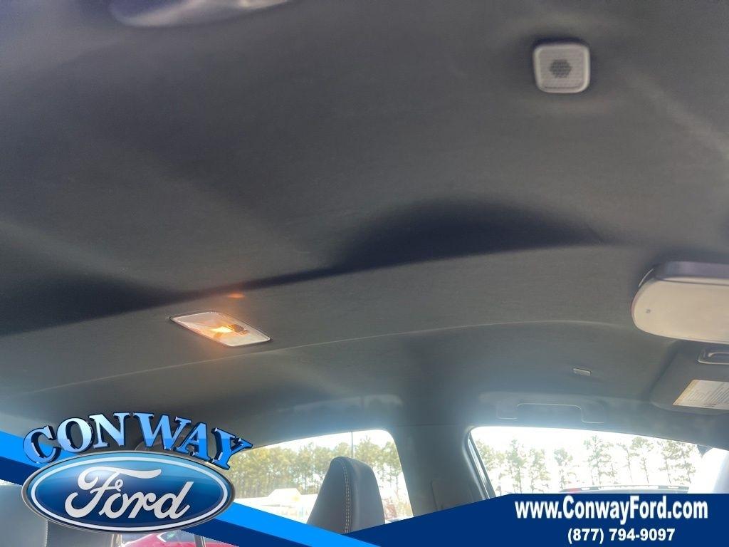 Toyota Camry Hybrid XLE 2025