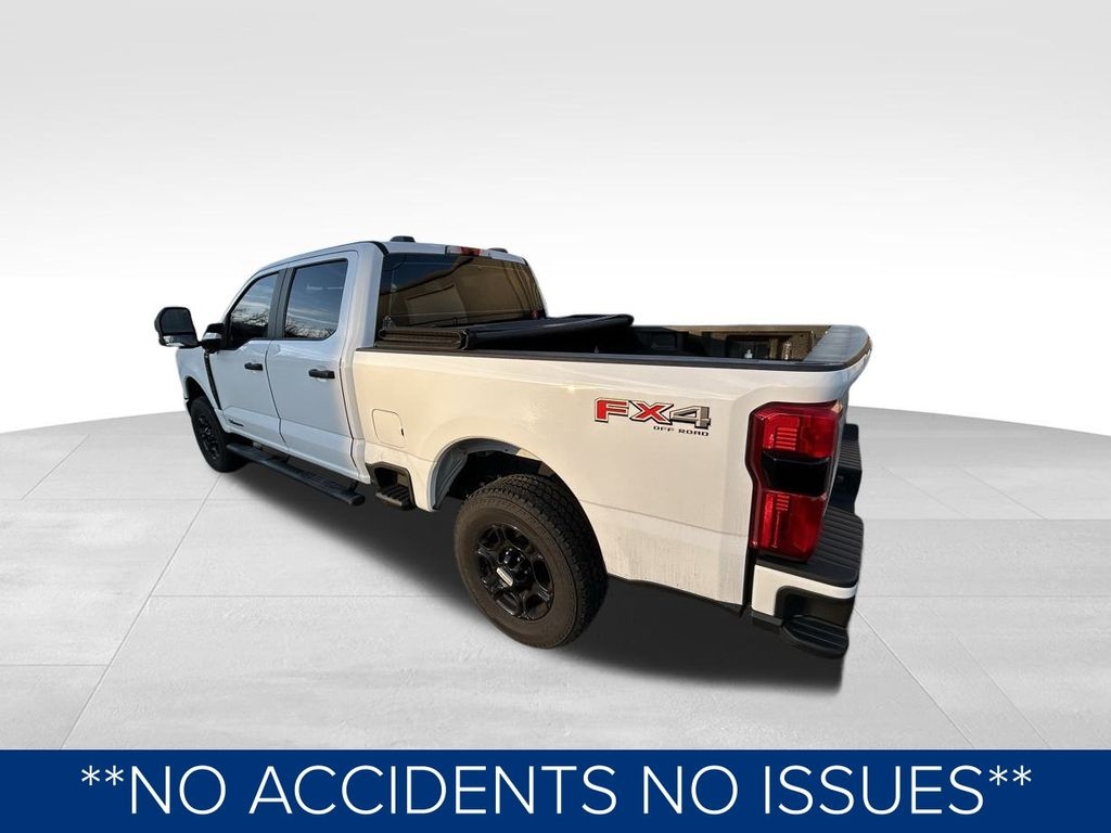 Ford F-250 SD XL Crew Cab 4WD 2023