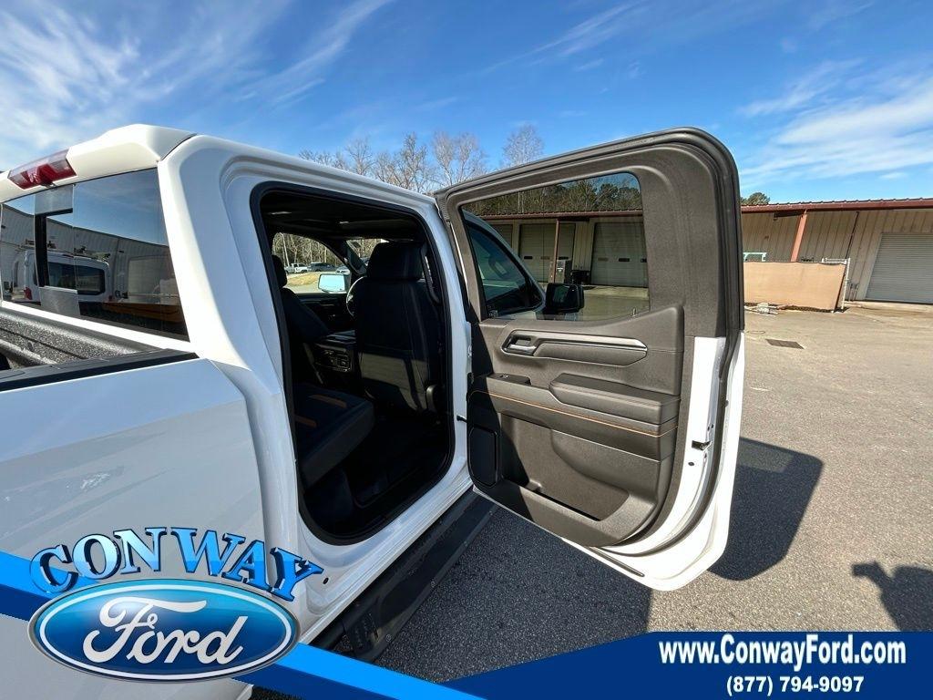 GMC Sierra 1500 AT4 Crew Cab 4WD 2025