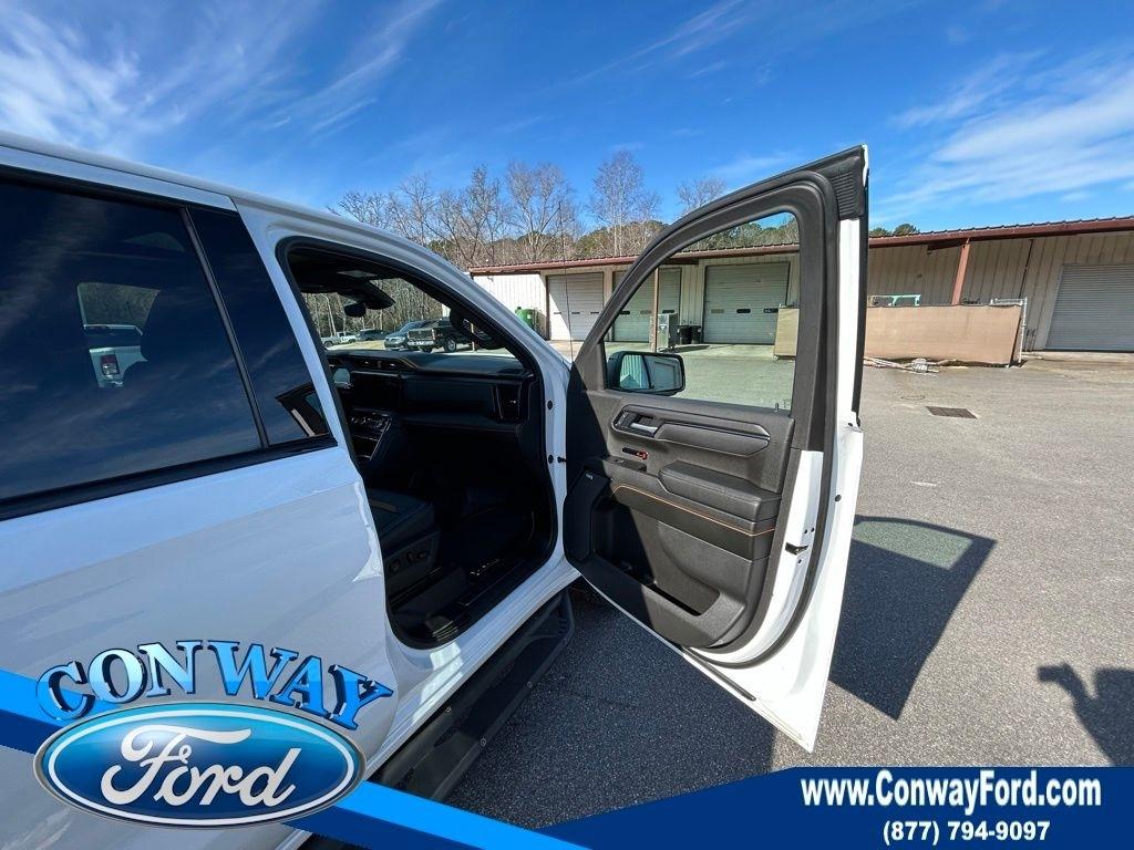 GMC Sierra 1500 AT4 Crew Cab 4WD 2025