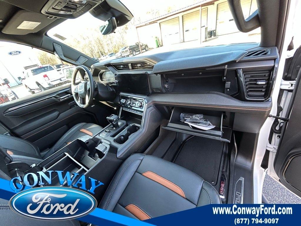 GMC Sierra 1500 AT4 Crew Cab 4WD 2025