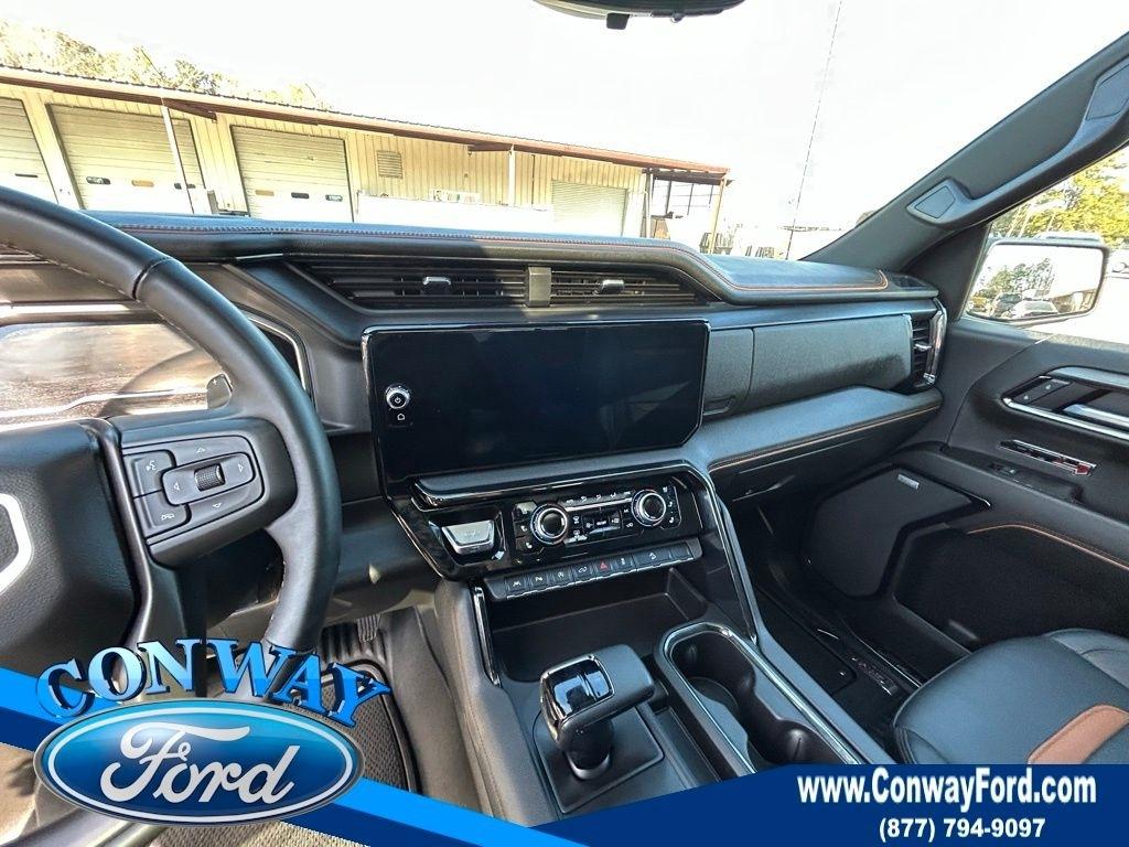 GMC Sierra 1500 AT4 Crew Cab 4WD 2025