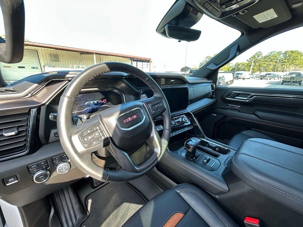 GMC Sierra 1500 AT4 Crew Cab 4WD 2025