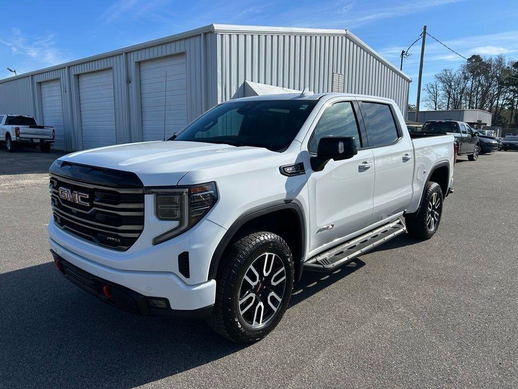GMC Sierra 1500 AT4 Crew Cab 4WD 2025