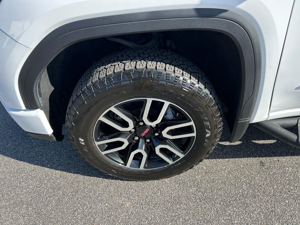 GMC Sierra 1500 AT4 Crew Cab 4WD 2025