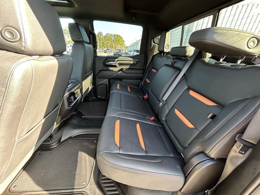 GMC Sierra 1500 AT4 Crew Cab 4WD 2025