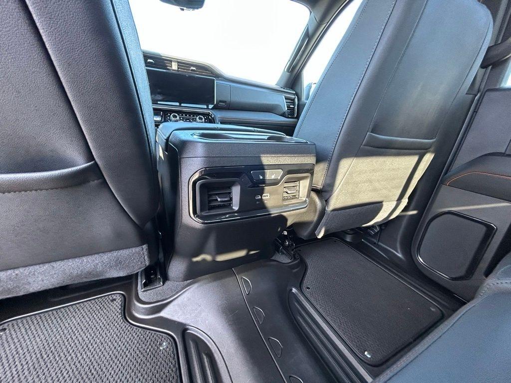 GMC Sierra 1500 AT4 Crew Cab 4WD 2025