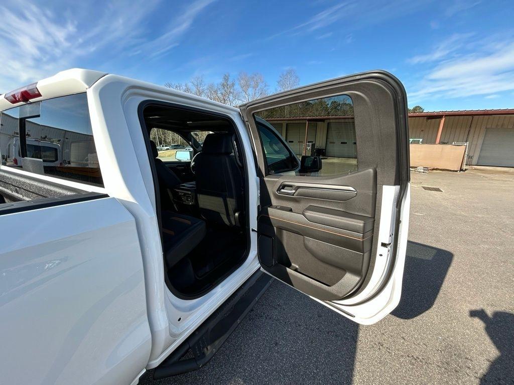 GMC Sierra 1500 AT4 Crew Cab 4WD 2025