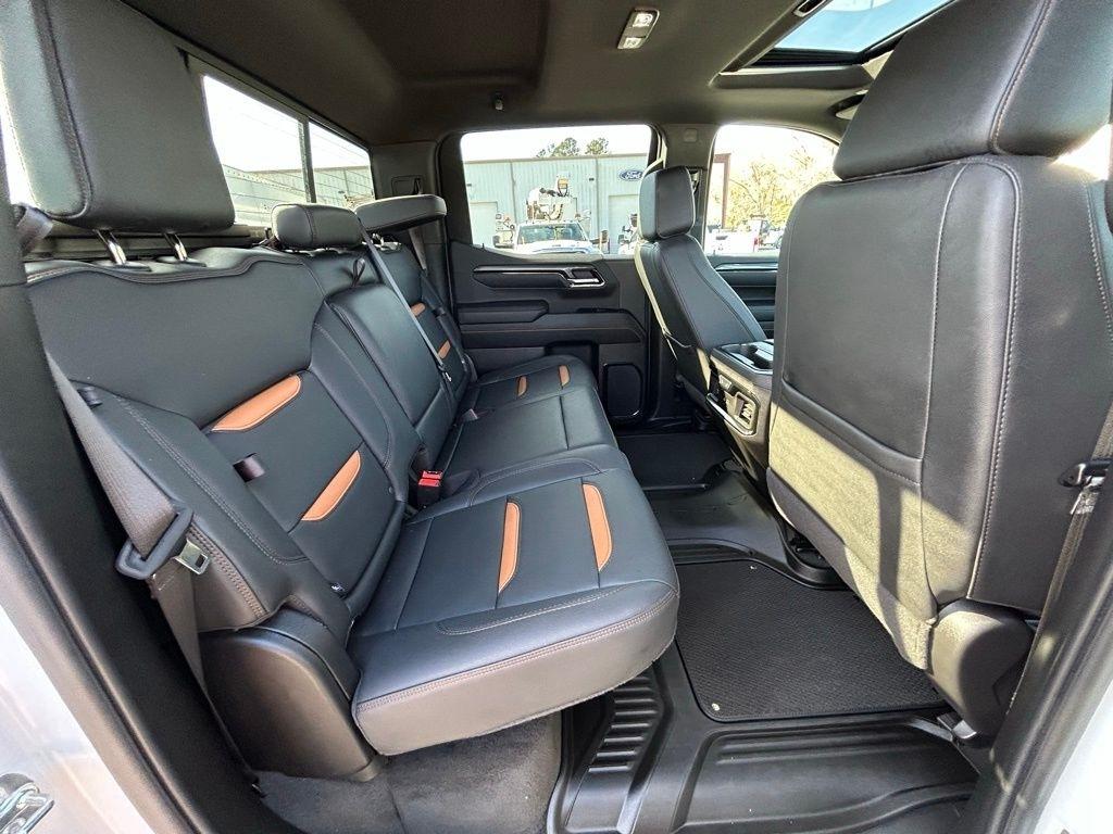 GMC Sierra 1500 AT4 Crew Cab 4WD 2025