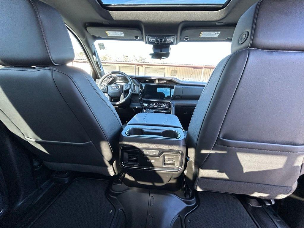 GMC Sierra 1500 AT4 Crew Cab 4WD 2025