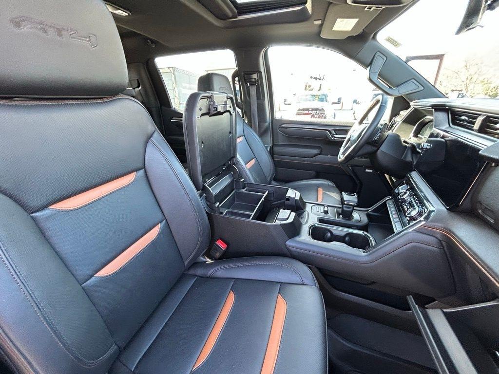 GMC Sierra 1500 AT4 Crew Cab 4WD 2025