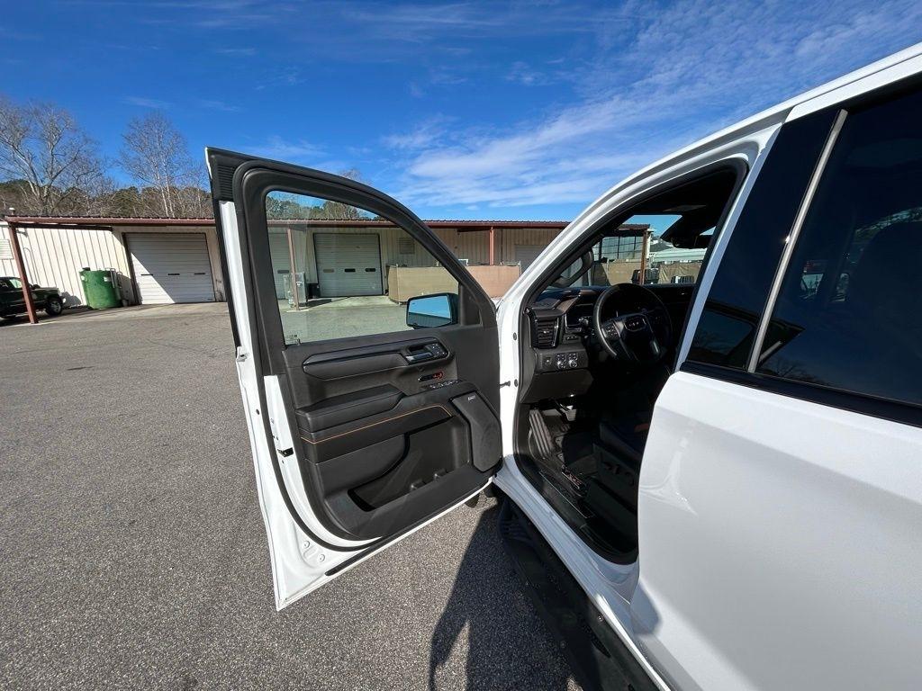 GMC Sierra 1500 AT4 Crew Cab 4WD 2025