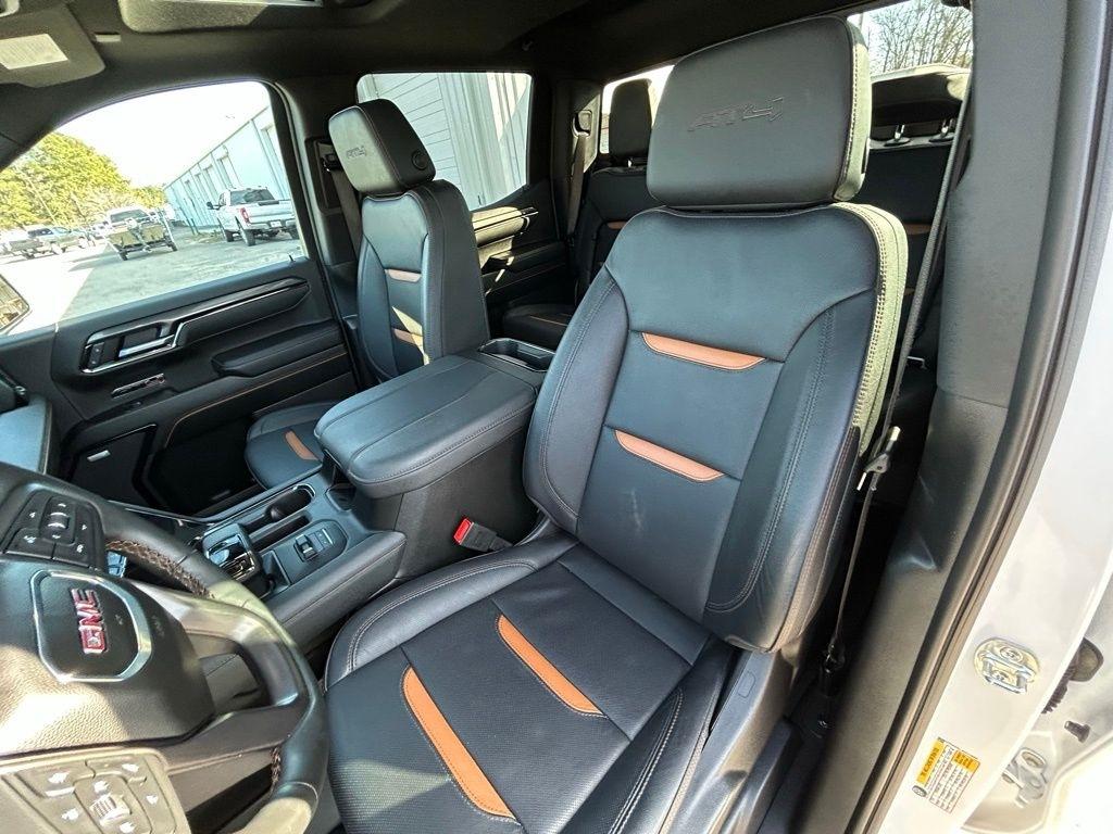 GMC Sierra 1500 AT4 Crew Cab 4WD 2025