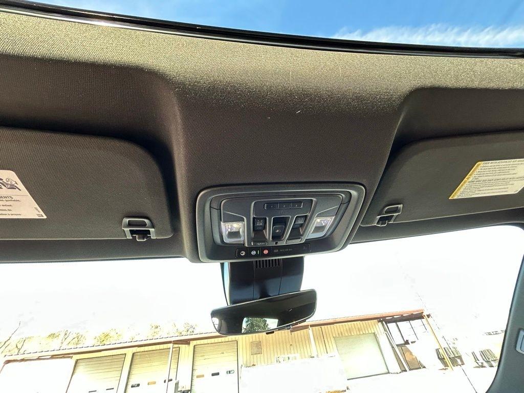 GMC Sierra 1500 AT4 Crew Cab 4WD 2025