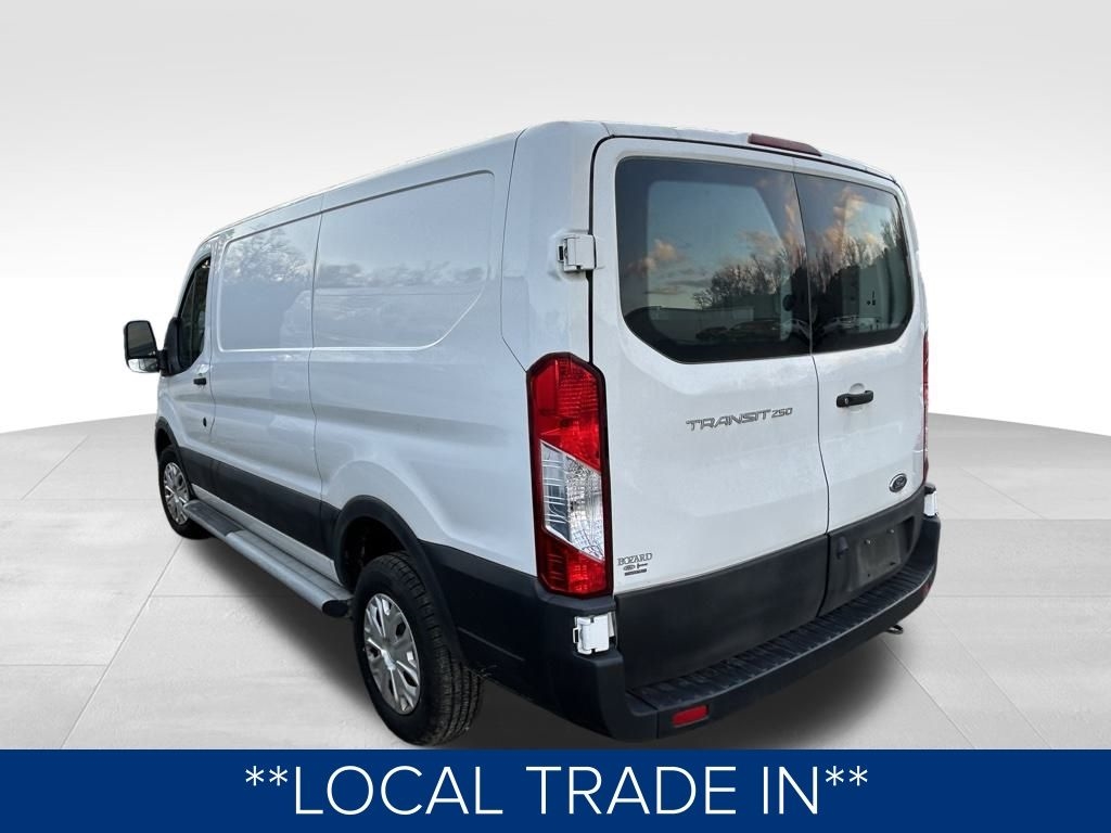 Ford Transit 250 Van Low Roof w/Sliding Pass. 130-in. WB 2020