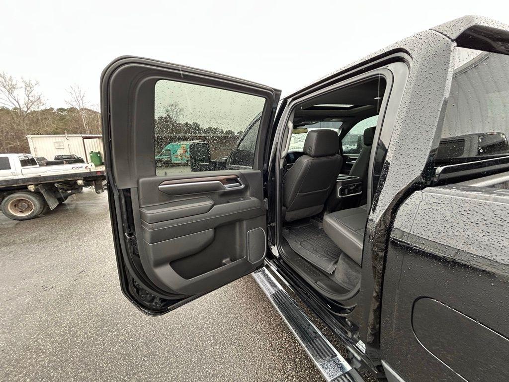 GMC Sierra 2500HD SLT Crew Cab 2WD 2025