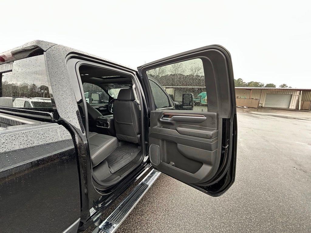 GMC Sierra 2500HD SLT Crew Cab 2WD 2025