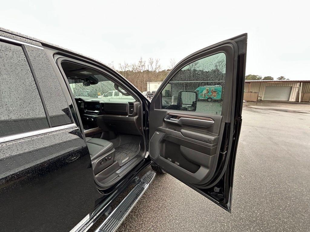 GMC Sierra 2500HD SLT Crew Cab 2WD 2025