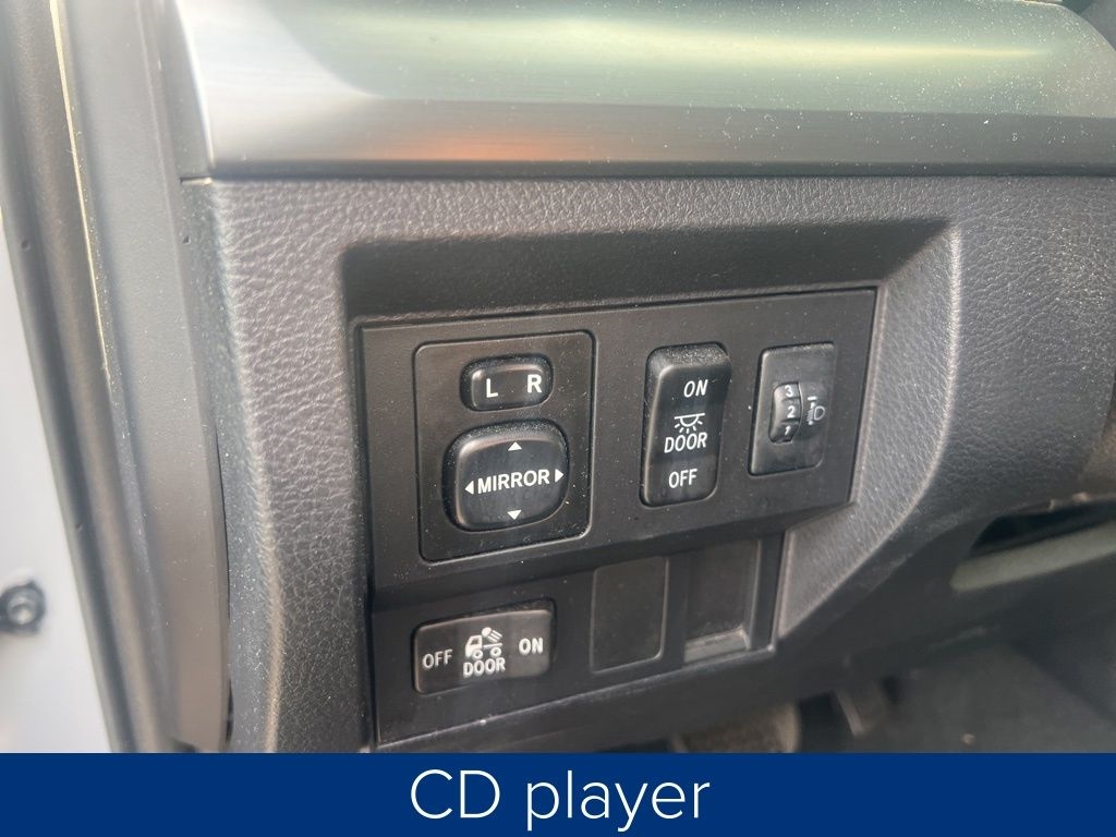 Toyota Tundra SR5 5.7L V8 Double Cab 4WD 2017