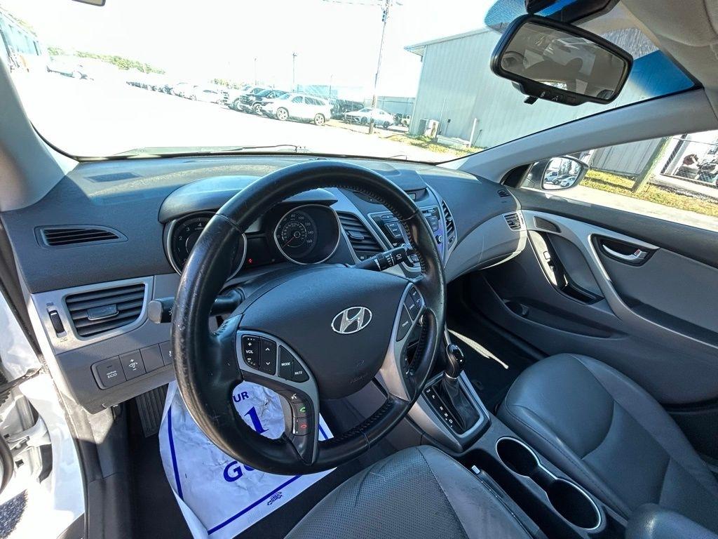 Hyundai Elantra SE 6AT 2016
