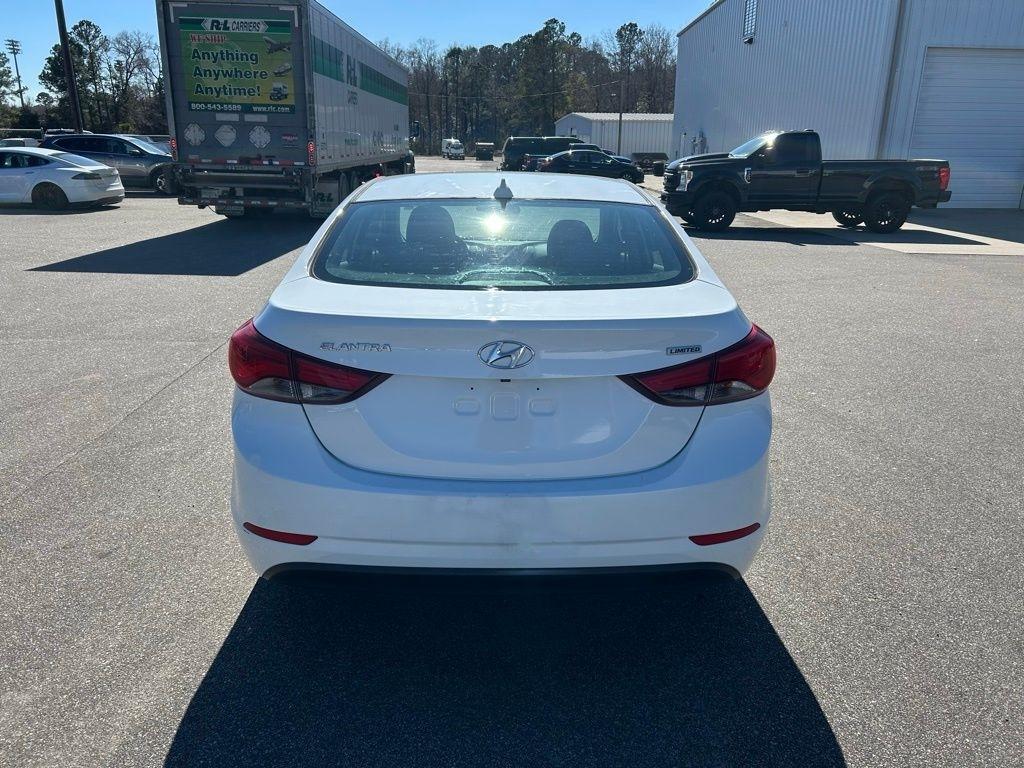 Hyundai Elantra SE 6AT 2016