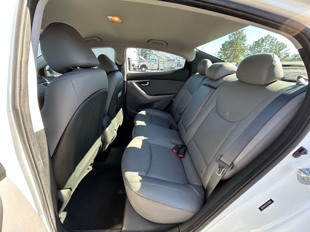 Hyundai Elantra SE 6AT 2016