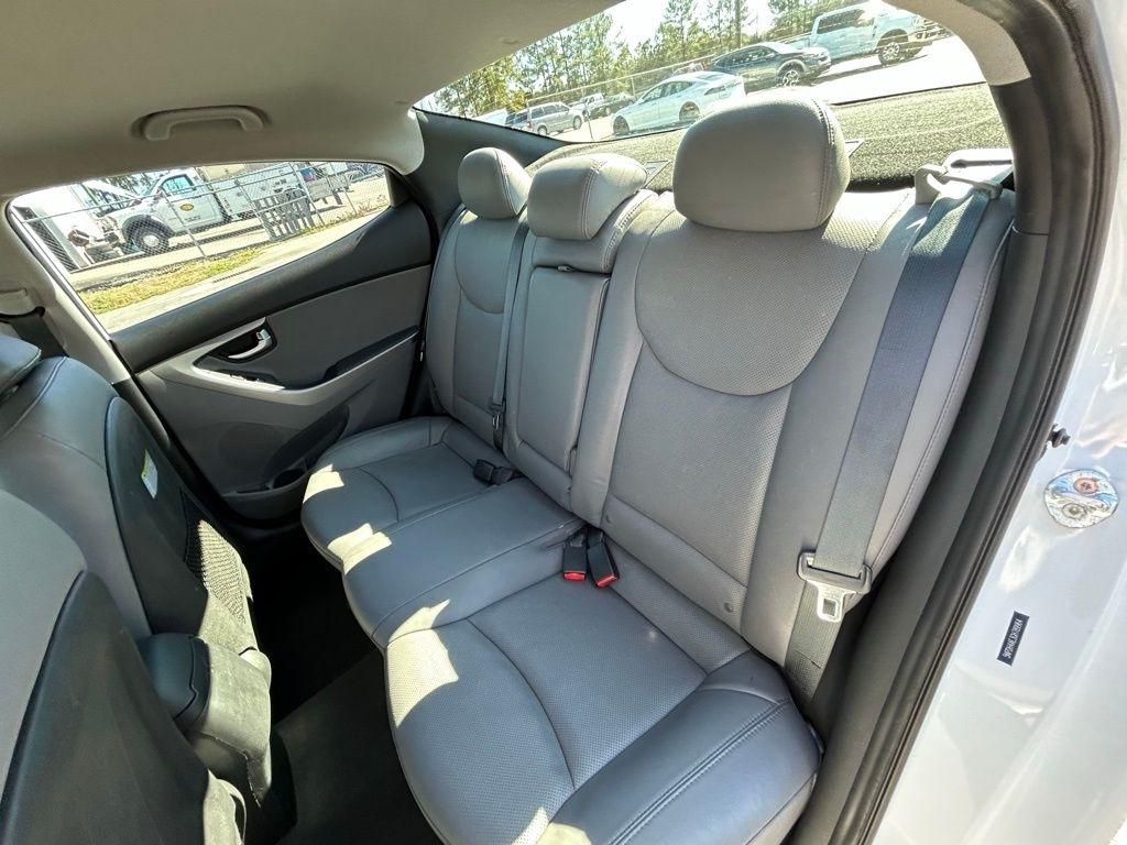 Hyundai Elantra SE 6AT 2016