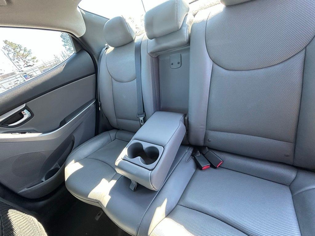 Hyundai Elantra SE 6AT 2016